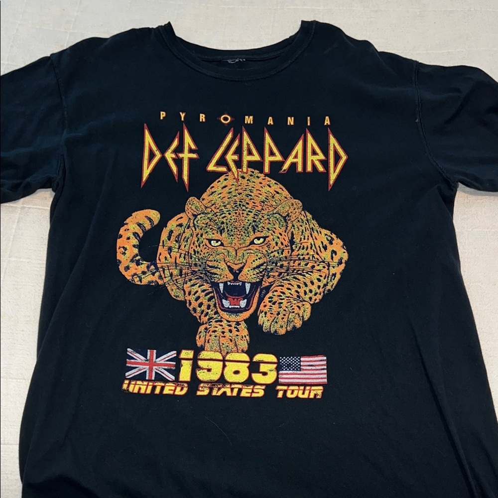 Def leppard shirt